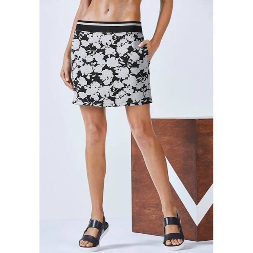 Fabletics flower skirt with pockets